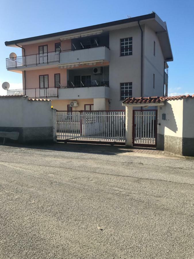 Appartamento Zona Aeroporto Lamezia Terme Bagian luar foto