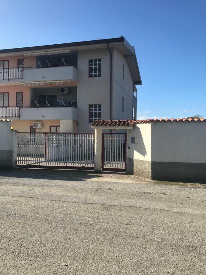 Appartamento Zona Aeroporto Lamezia Terme Bagian luar foto